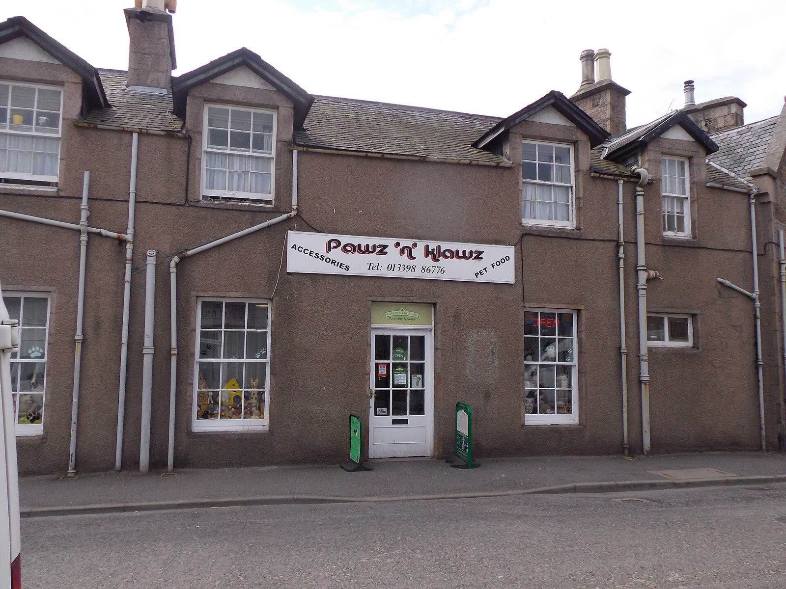 Cat and Dog pet shop, Aboyne - geograph.org.uk - 4509782